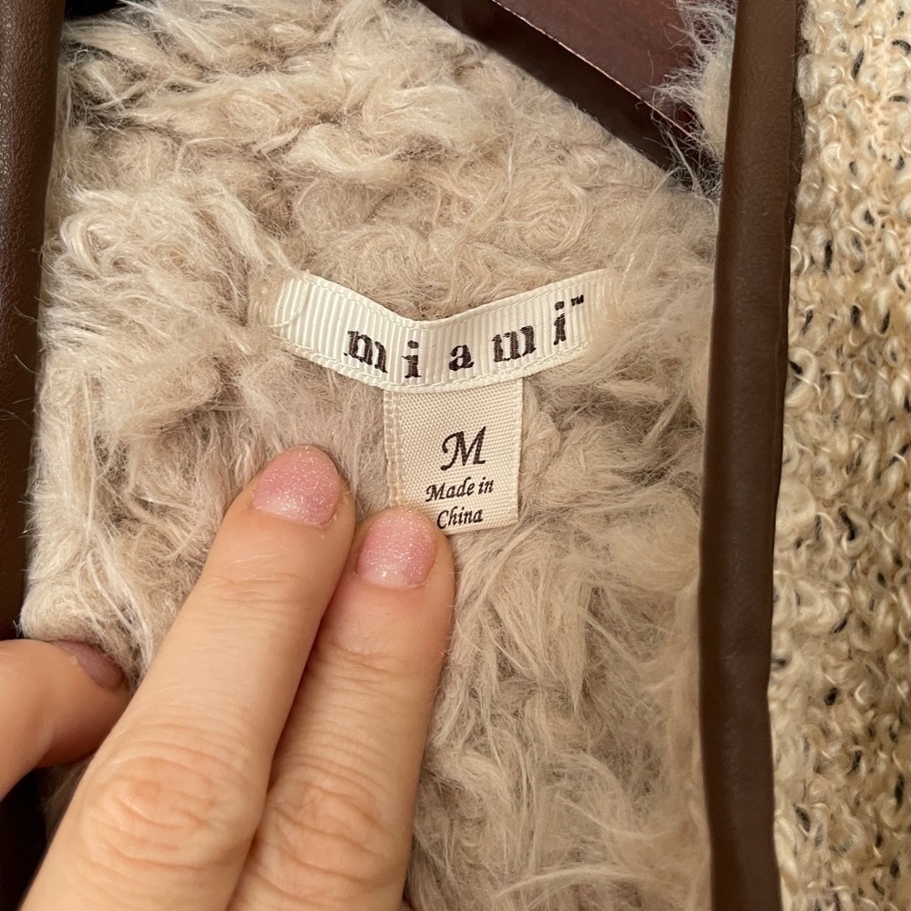 MIAMI Faux Sherpa Asymmetrical Vest Medium - Picture 8 of 8
